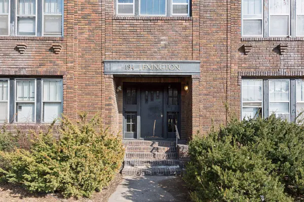 194 Lexington Pkwy N, Saint Paul, MN 55104