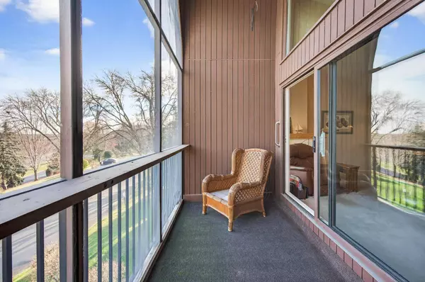 9500 Collegeview RD #308, Bloomington, MN 55437