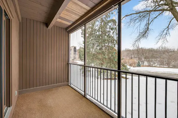 9500 Collegeview RD #112, Minneapolis, MN 55437