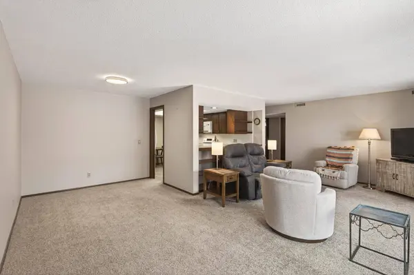 9500 Collegeview RD #112, Minneapolis, MN 55437