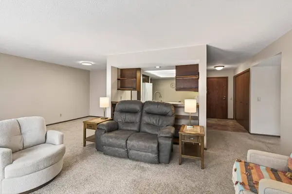 9500 Collegeview RD #112, Minneapolis, MN 55437