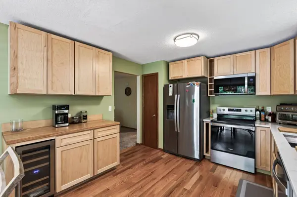 5595 Wedgewood DR, Excelsior, MN 55331