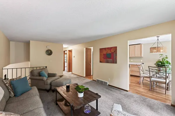 5595 Wedgewood DR, Excelsior, MN 55331