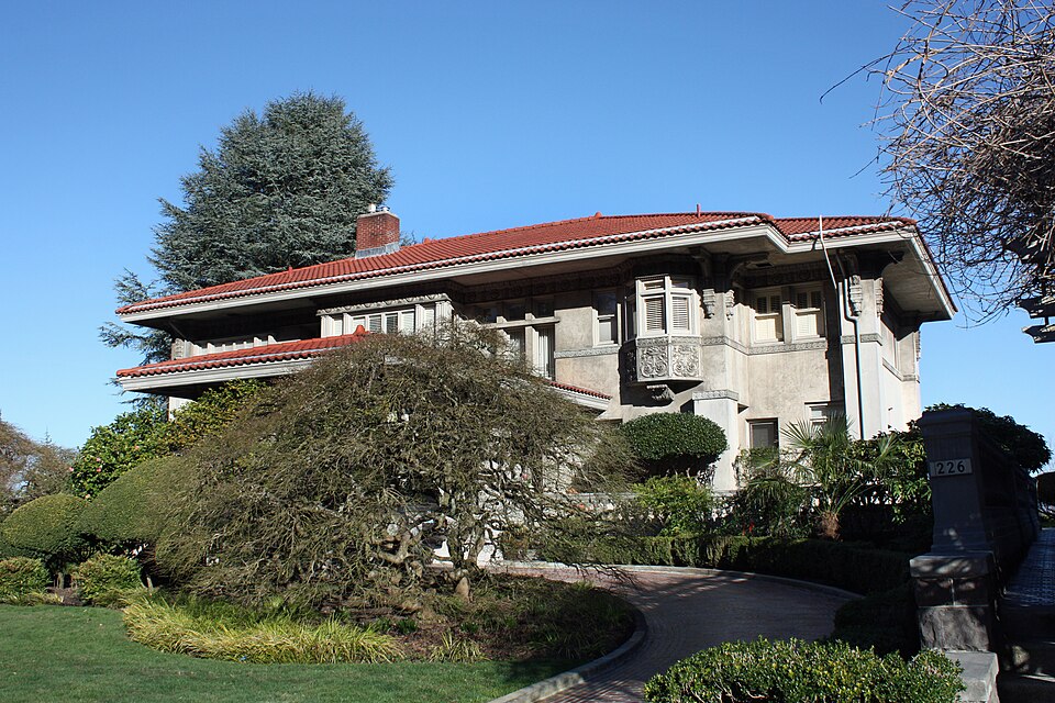 Maegly House