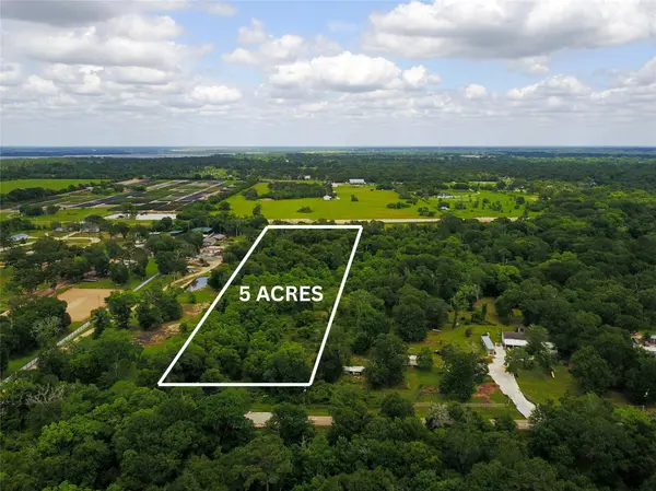 1528 Scroggins LN, Waller, TX 77484