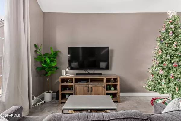 1721 W SOUTH FORK Drive, Phoenix, AZ 85045