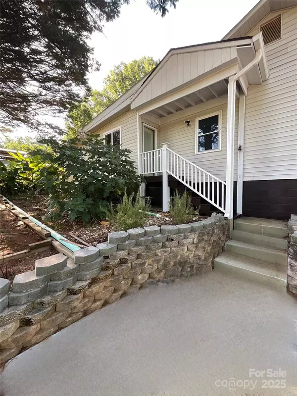 106 N Tracy ST, Kings Mountain, NC 28086