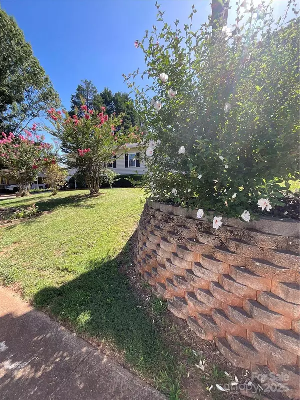 106 N Tracy ST, Kings Mountain, NC 28086