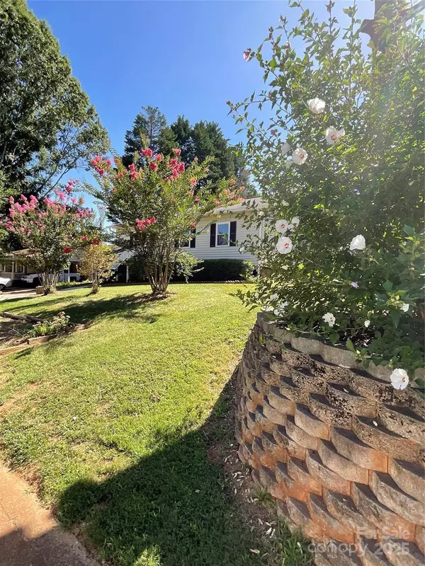 106 N Tracy ST, Kings Mountain, NC 28086