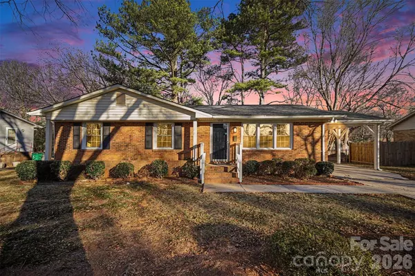 1733 Pondella DR, Charlotte, NC 28213