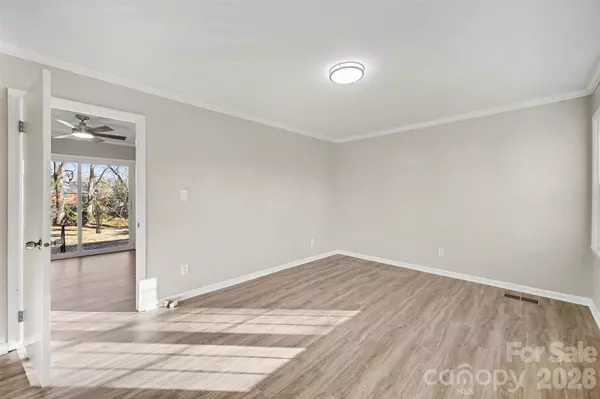 1733 Pondella DR, Charlotte, NC 28213