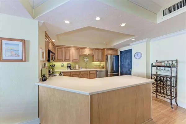 1212 BENJAMIN FRANKLIN DR #208, Sarasota, FL 34236