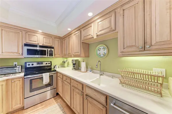 1212 BENJAMIN FRANKLIN DR #208, Sarasota, FL 34236