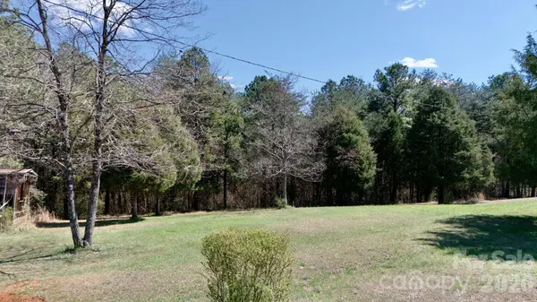 000 Suzanne LN, Statesville, NC 28677