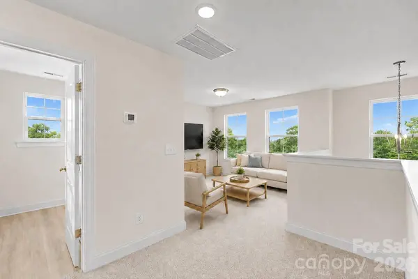 000 Suzanne LN, Statesville, NC 28677