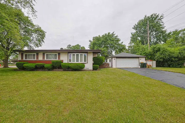 4103 Wren LN, Rolling Meadows, IL 60008