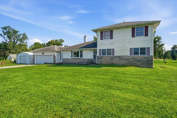 2101 Coolwood DR, Valparaiso, IN 46385