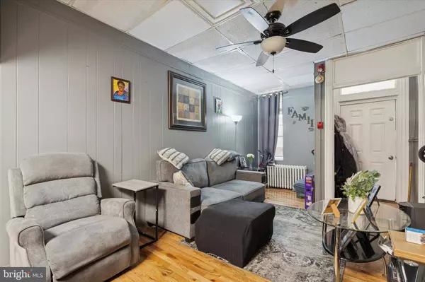 6604 WOODLAND AVE, Philadelphia, PA 19142