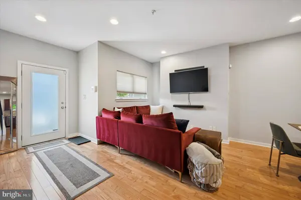 4128 APPLE ST, Philadelphia, PA 19127