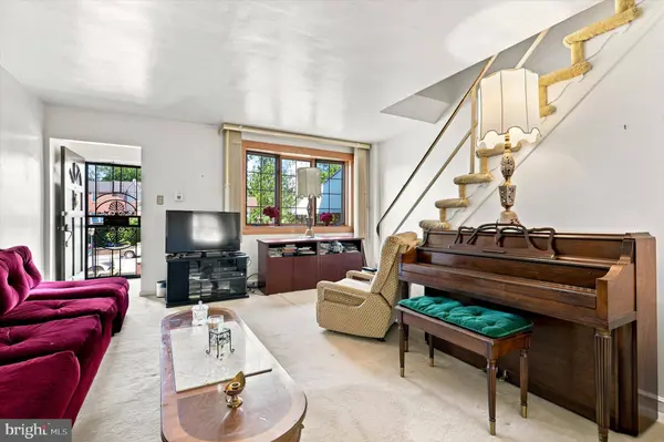 8547 FORREST AVE, Philadelphia, PA 19150