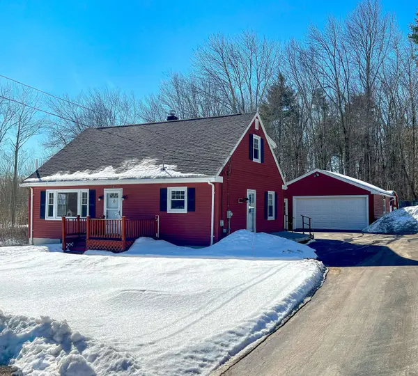 15 Hamlin RD, Falmouth, ME 04105