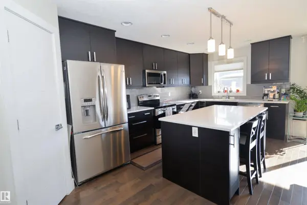 10433 70 AV NW, Edmonton, AB T6H 2E7