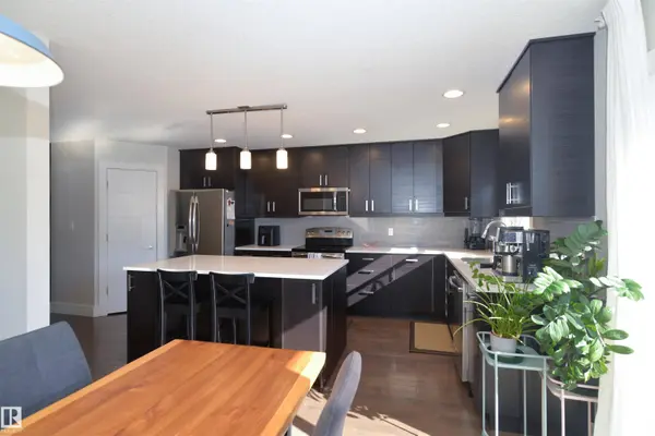 10433 70 AV NW, Edmonton, AB T6H 2E7