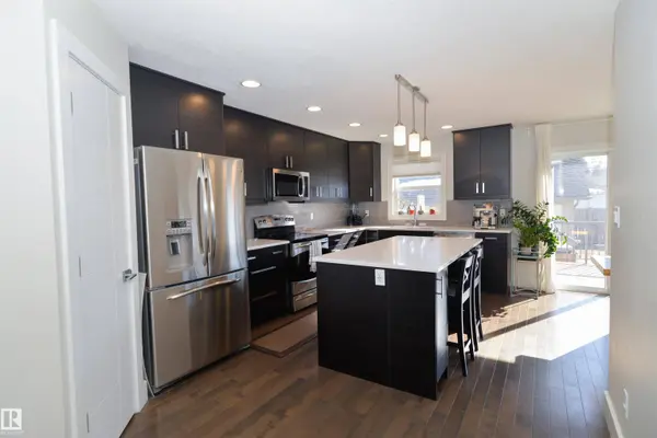 10433 70 AV NW, Edmonton, AB T6H 2E7