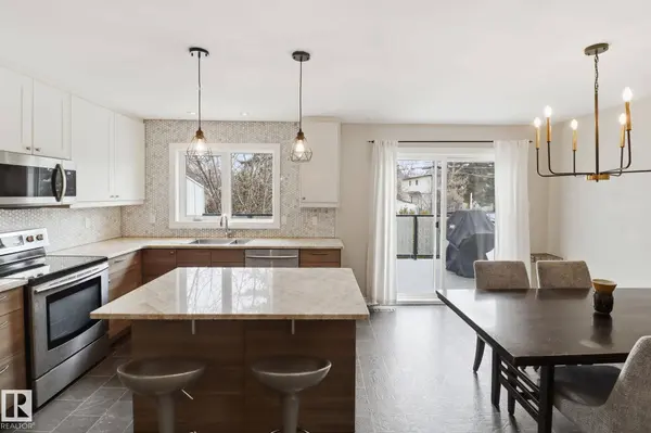 9023 95 ST NW, Edmonton, AB T6C 3W7