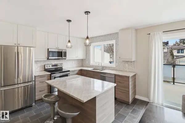 9023 95 ST NW, Edmonton, AB T6C 3W7