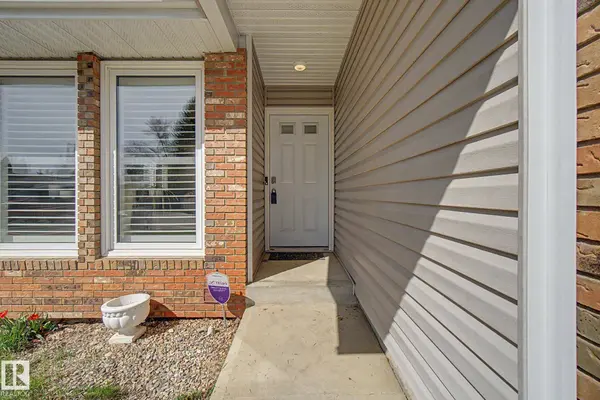 42 WOODLAKE RD, Sherwood Park, AB T8A 4B7