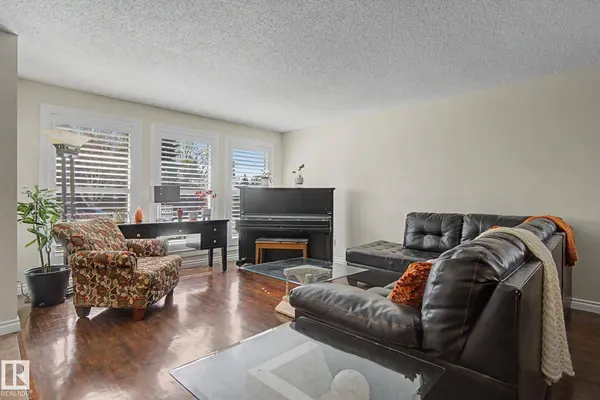 42 WOODLAKE RD, Sherwood Park, AB T8A 4B7