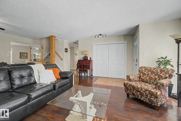 42 WOODLAKE RD, Sherwood Park, AB T8A 4B7