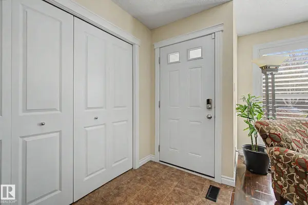 42 WOODLAKE RD, Sherwood Park, AB T8A 4B7