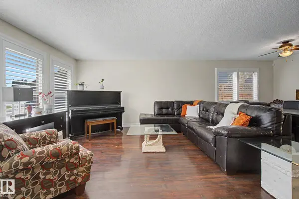 42 WOODLAKE RD, Sherwood Park, AB T8A 4B7