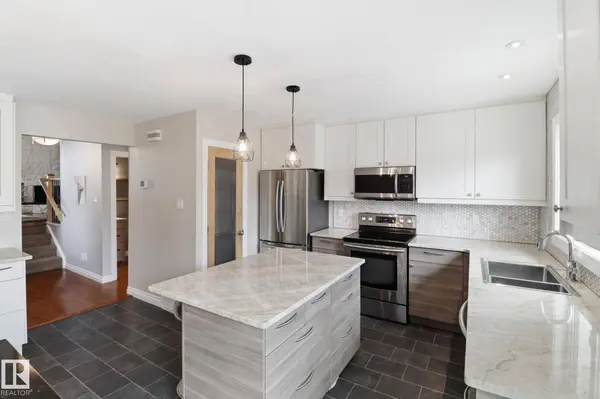 9023 95 ST NW, Edmonton, AB T6C 3W7
