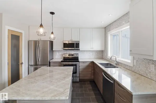 9023 95 ST NW, Edmonton, AB T6C 3W7
