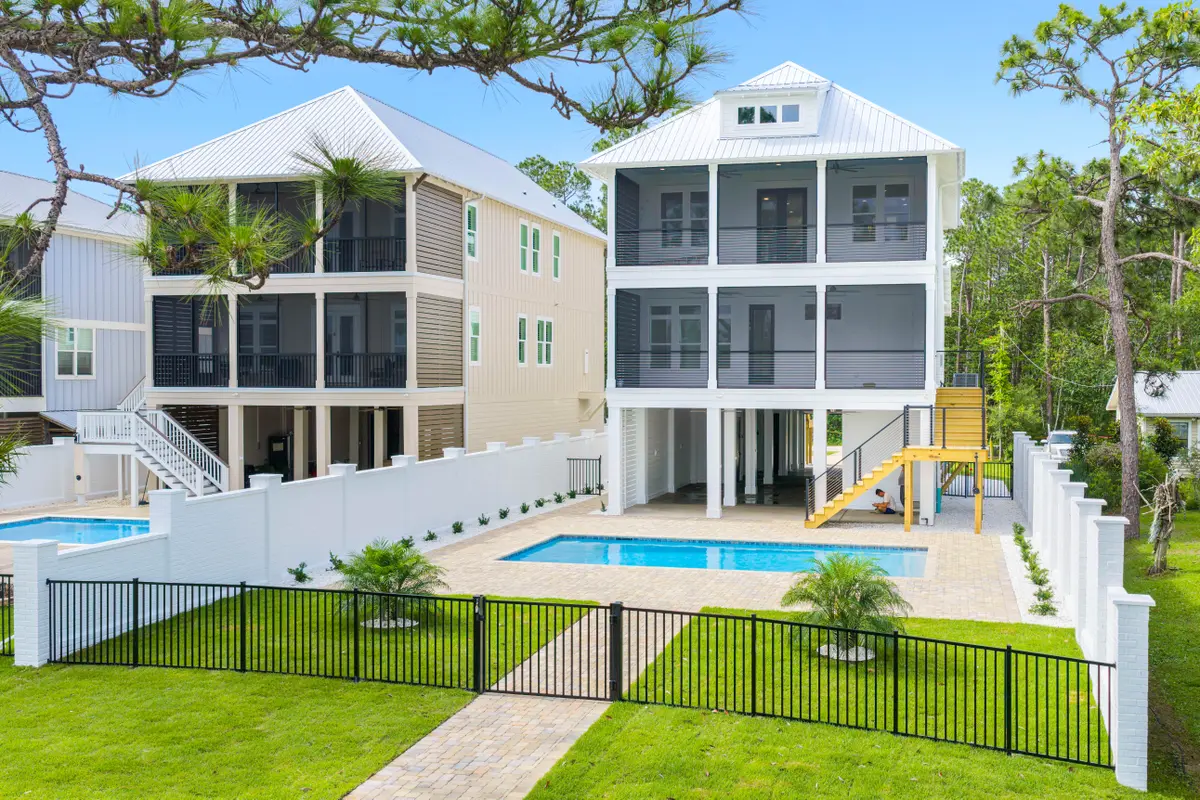 808 W Canal Dr, Gulf Shores, AL 36542-3014