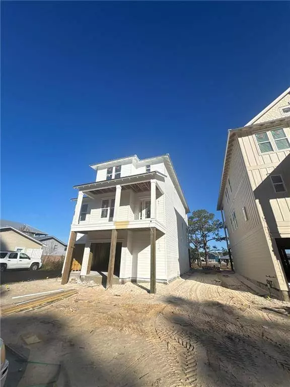808 Canal DR, Gulf Shores, AL 36542