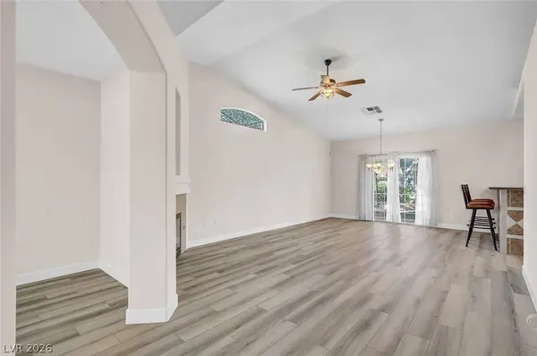 8828 Crystal Port AVE, Las Vegas, NV 89147