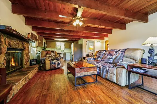 463 Delle DR, Crestline, CA 92325