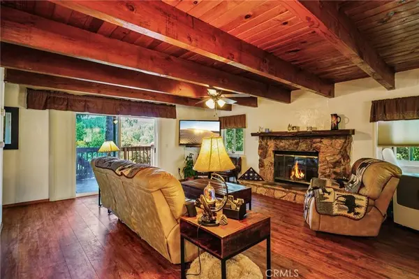 463 Delle DR, Crestline, CA 92325