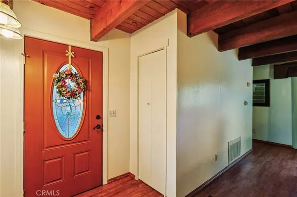 463 Delle DR, Crestline, CA 92325