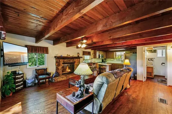 463 Delle DR, Crestline, CA 92325