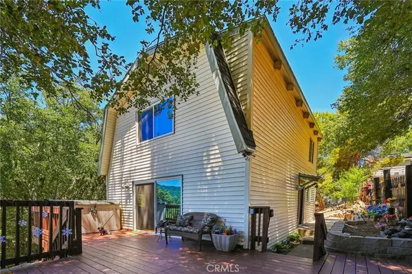 463 Delle DR, Crestline, CA 92325