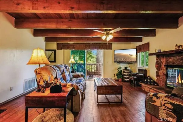 463 Delle DR, Crestline, CA 92325