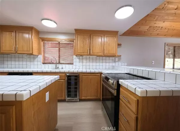 33207 Juniper LN, Green Valley Lake, CA 92341