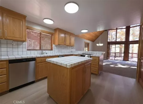 33207 Juniper LN, Green Valley Lake, CA 92341