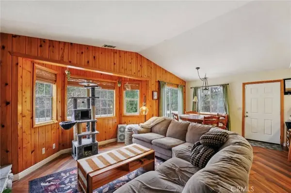 32807 Deer Lick DR, Running Springs, CA 92382