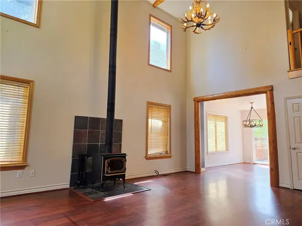 358 Maple DR, Lake Arrowhead, CA 92352